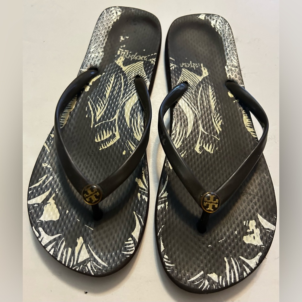 Tory Burch Brown
Flip Flops size M